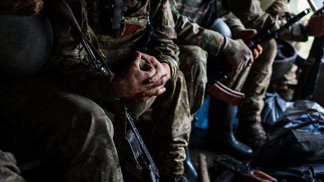 lebih dari 20000 tentara rusia tewas dan 80000 lainnya terluka dalam lima bulan pertempuran di ukraina timur khususnya di bakh