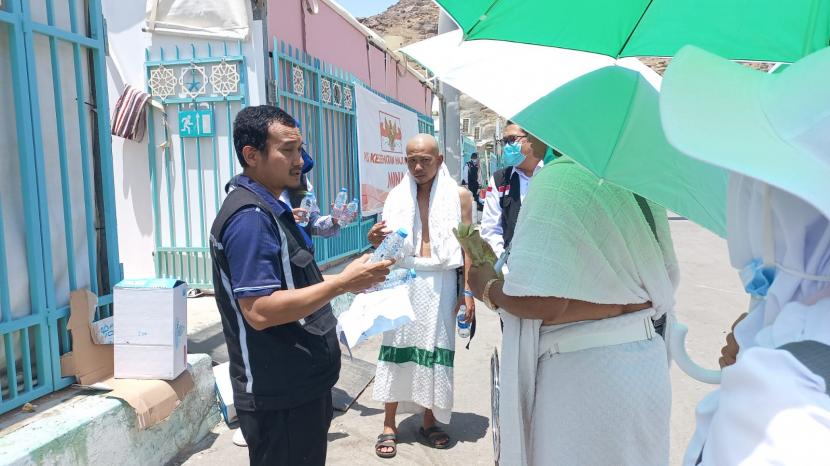 Inovasi Kemenkes untuk Menurunkan Angka Kematian Jamaah Haji Kemenkes dan PPIH Arab Saudi Berupaya Turunkan Angka Kematian Jamaah Haji Melalui Pelayanan Minuman