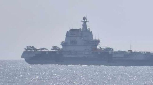 Perkembangan Angkatan Laut China: Ancaman dan Tantangan Merebut Taiwan sebuah jet tempur lepas landas dari kapal induk china shandong di atas perairan samudra pasifik selatan prefektur okinawa jepang