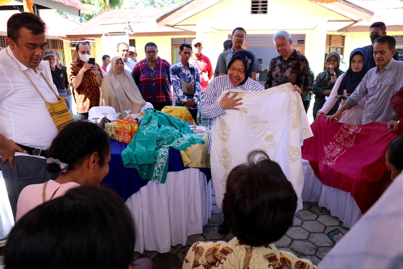 Selain Beri Kursus, Kemensos Bantu Modal Usaha Ibu-Ibu di Biak