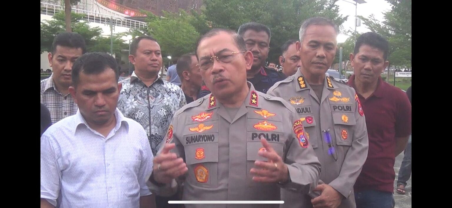 Anggota Diduga Injak Masjid, Kapolda Sumbar: Bukan Karpet untuk Ibadah