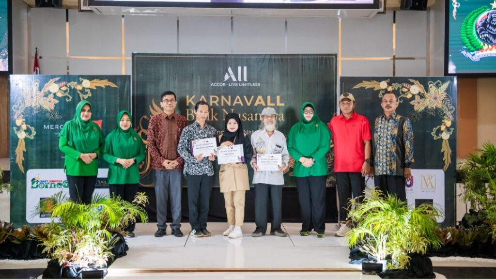 Semarak ‘KarnavALL Batik Nusantara’ bersama Korem 091/Aji Surya Natakesuma Semarak 'KarnavALL Batik Nusantara' bersama Korem 091/Aji Surya Natakesuma