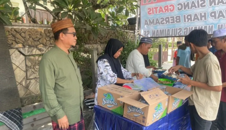 Sedekah Makan Siang Gratis oleh Nanang Sulaiman di Samarinda Nanang Sulaiman