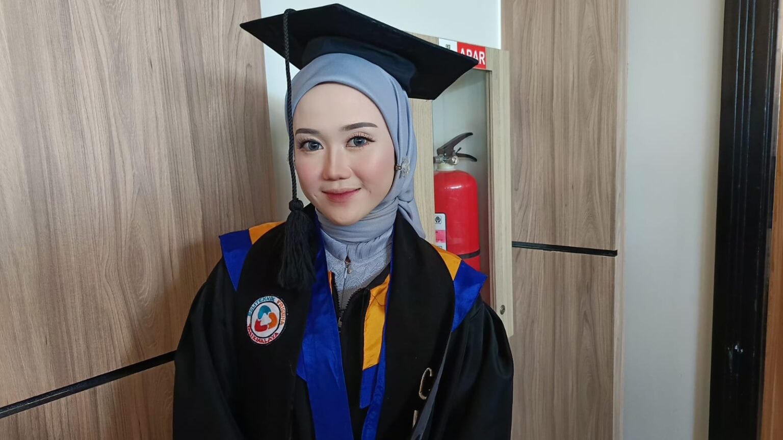 Selebgram Febby Raih Cumlaude di Politeknik Triguna Tasikmalaya Febby