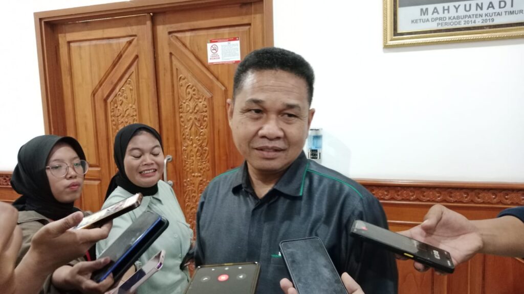 Joni Harap Seragam Gratis Juga untuk MIN dan MTSN Joni Harap Seragam Gratis Juga untuk MIN dan MTSN