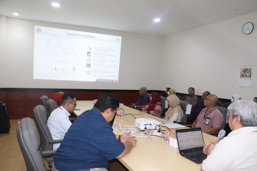Kinerja APBN Sidoarjo Tumbuh Positif Hingga Akhir Juli 2024: Penerimaan dan Belanja Terus Menguat Kepala KPPN Sidoarjo Didi Prihadi dalam kinerja kinerja APBN dikantornya,Kamis (29/8/2024)(Foto: Dian/etara.id).