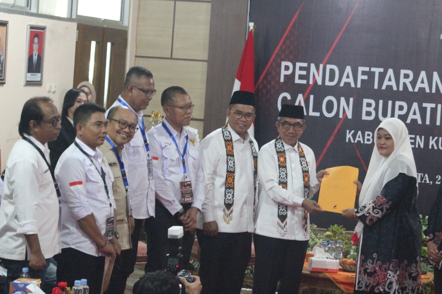 KPU Kutim menerima pendaftaran pasangan Ardiansyah Sulaiman - Mahyunadi (Army) di Kantor KPU Kutim, Selasa (27/8/2024)