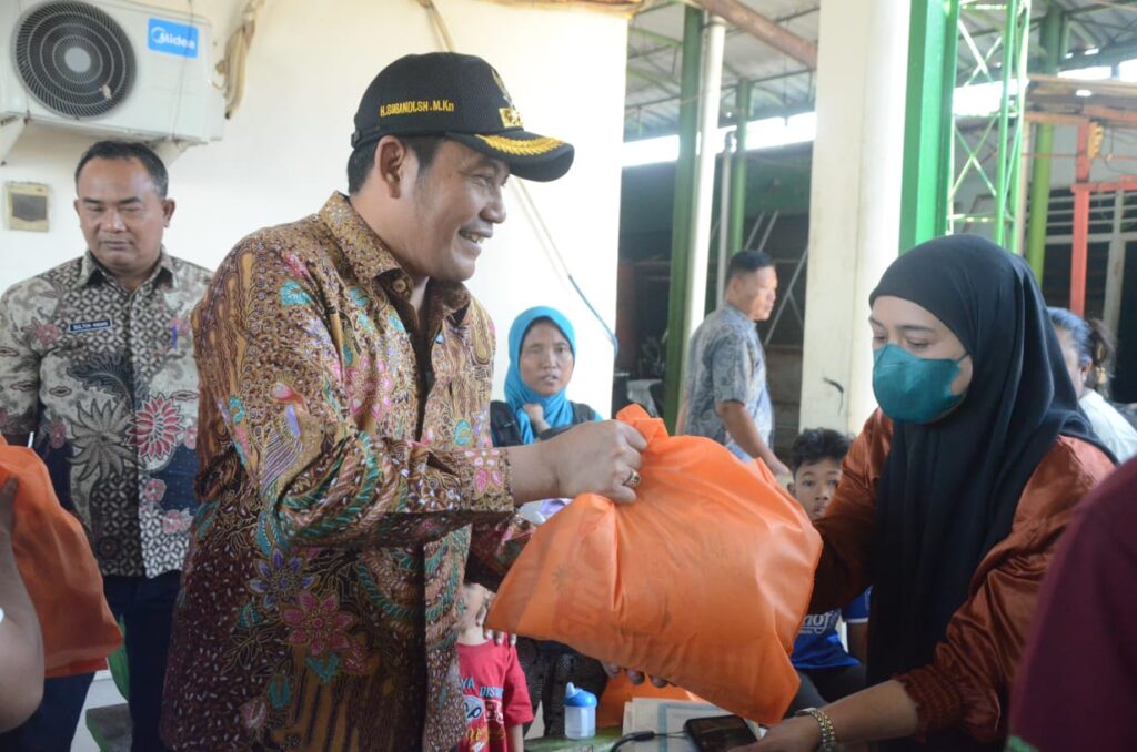 Plt. Bupati Sidoarjo Tinjau Lokasi Kebakaran Pasar Sepanjang, Jamin Bantuan bagi Pedagang Plt. Bupati Sidoarjo H.Subandi SH,M.Kn meninjau lokasi kebakaran Pasar Sepanjang, Jum'at (20/9/2024).