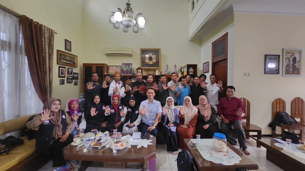 Komnas Perlindungan Anak (PA) Jatim menggelar rapat konsolidasi di Perum Delta Sari Indah, Waru, Kabupaten Sidoarjo, Minggu (08/09/2024)