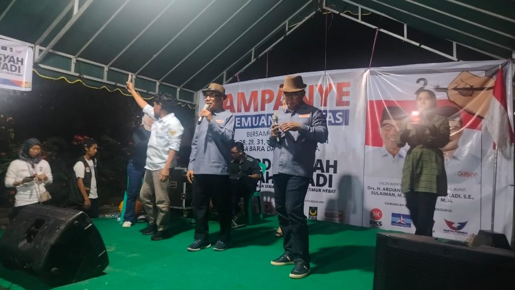Pasangan Calon Bupati dan Wakil Bupati Kutim, Ardhiansyah-Mahyunadi Kampanye Visi Misi “Kutim Hebat” di Swarga Bara paslon army no urut 02 melakukan kampanye di swarga bara Sabtu (26/10/2024)