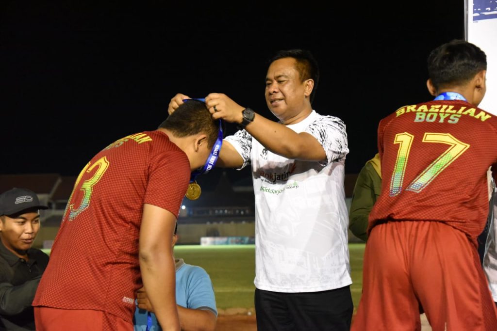 Pjs. Bupati Sidoarjo Muhammad Isa Ansori mengungkapkan kebanggaannya terhadap alumni Akademi Pemerintahan Dalam Negeri (APDN).