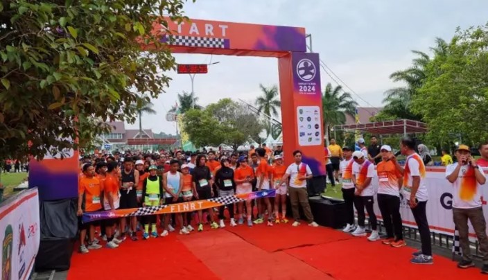 Sangatta Run 2024: Menghidupkan Budaya Sehat dan Cetak Atlet Muda Berprestasi Kepala Dispora Kutim Basuki Isnawan saat membuka Sangatta Run 2024
