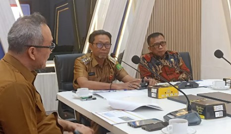 Pjs Bupati Kutim, H M Agus Hari Kesuma (AHK) (tengah)
