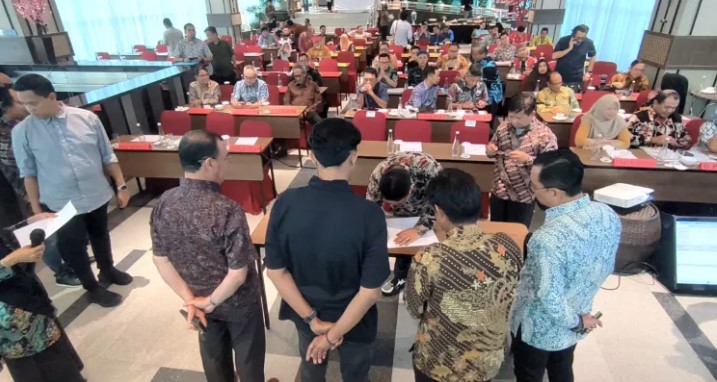 Pemkab Kutim menggelar rapat pimpinan Kepala Perangkat Daerah (PD) Kutim di Ruang Yamcha, Lantai 7 Hotel Fugo, Samarinda.