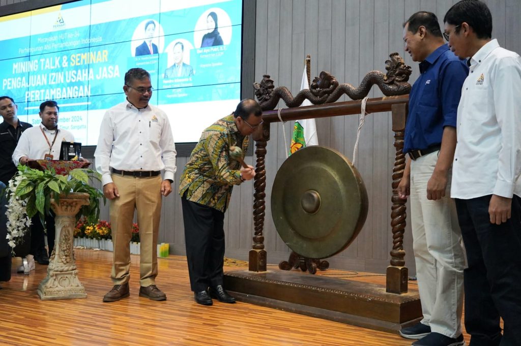 Ponisa Apresiasai HUT Ke-34 PERHAPI Menggelar Seminar dan Mining Talk Perkuat Pemahaman Regulasi di Bidang Pertambangan di Kutim Asisten I Bidang Pemerintahan dan Kesejahteraan Rakyat (Pemkesra) Setkab Kutai Timur, Poniso Suryo Renggono,