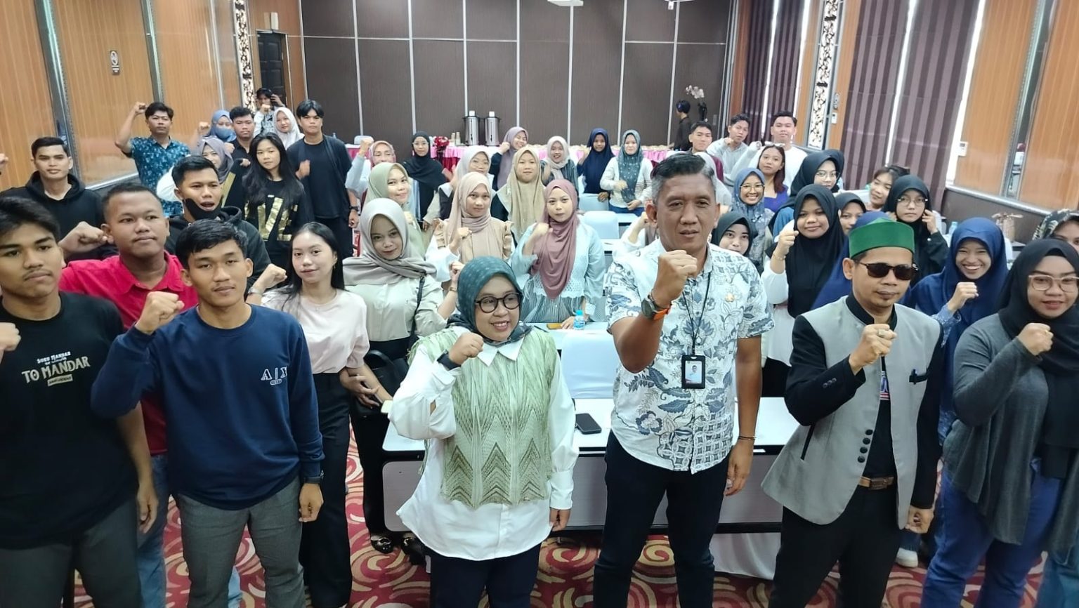 Workshop Kewirausahaan Pemuda Berbasis Online, Basuki Fokus Cetak Wirausahawan Muda di Kutim Kepala Dinas Pemuda dan Olahraga Kutai Timur, Basuki Isnawan, membuka pelatihan peningkatan kapasitas daya saing bagi pemuda pelopor di Hotel Victory pada Kamis (7/11/2024).