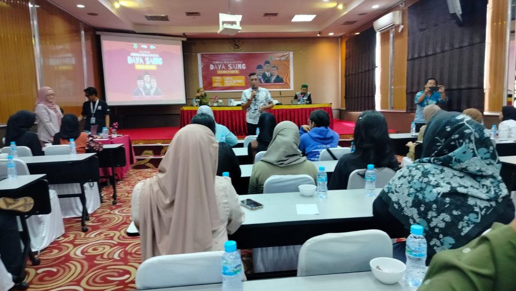 Pelatihan Peningkatan Kapasitas Daya Saing Pemuda Pelopor di Kutai Timur Kepala Dinas Pemuda dan Olahraga Kutai Timur, Basuki Isnawan, membuka pelatihan peningkatan kapasitas daya saing bagi pemuda pelopor di Hotel Victory pada Kamis (7/11/2024).