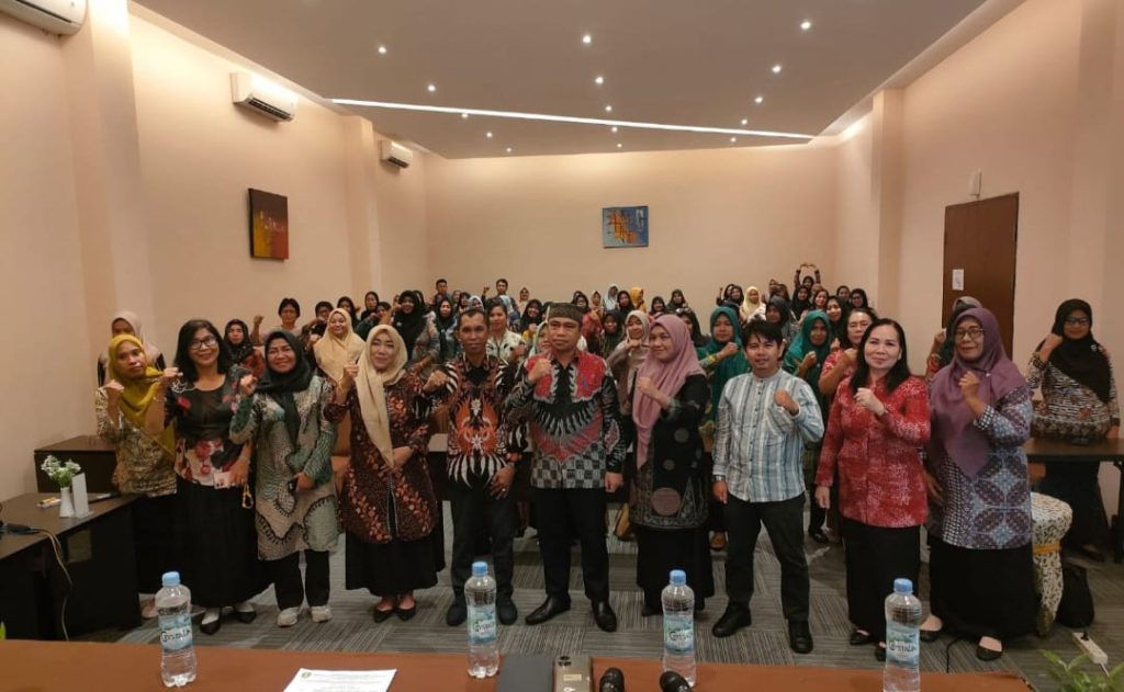Sebanyak 69 peserta kader BKB, BKL, UPPKA, TP-PKK, serta perwakilan kader dan PLKB dari enam kecamatan di Kutim mengikuti pelatihan meningkatkan kapasitas mitra kerja dan organisasi pengelolaan ketahanan dan kesejahteraan keluarga di Hotel Swiss Bell Samarinda, Sabtu (9/11/2024).