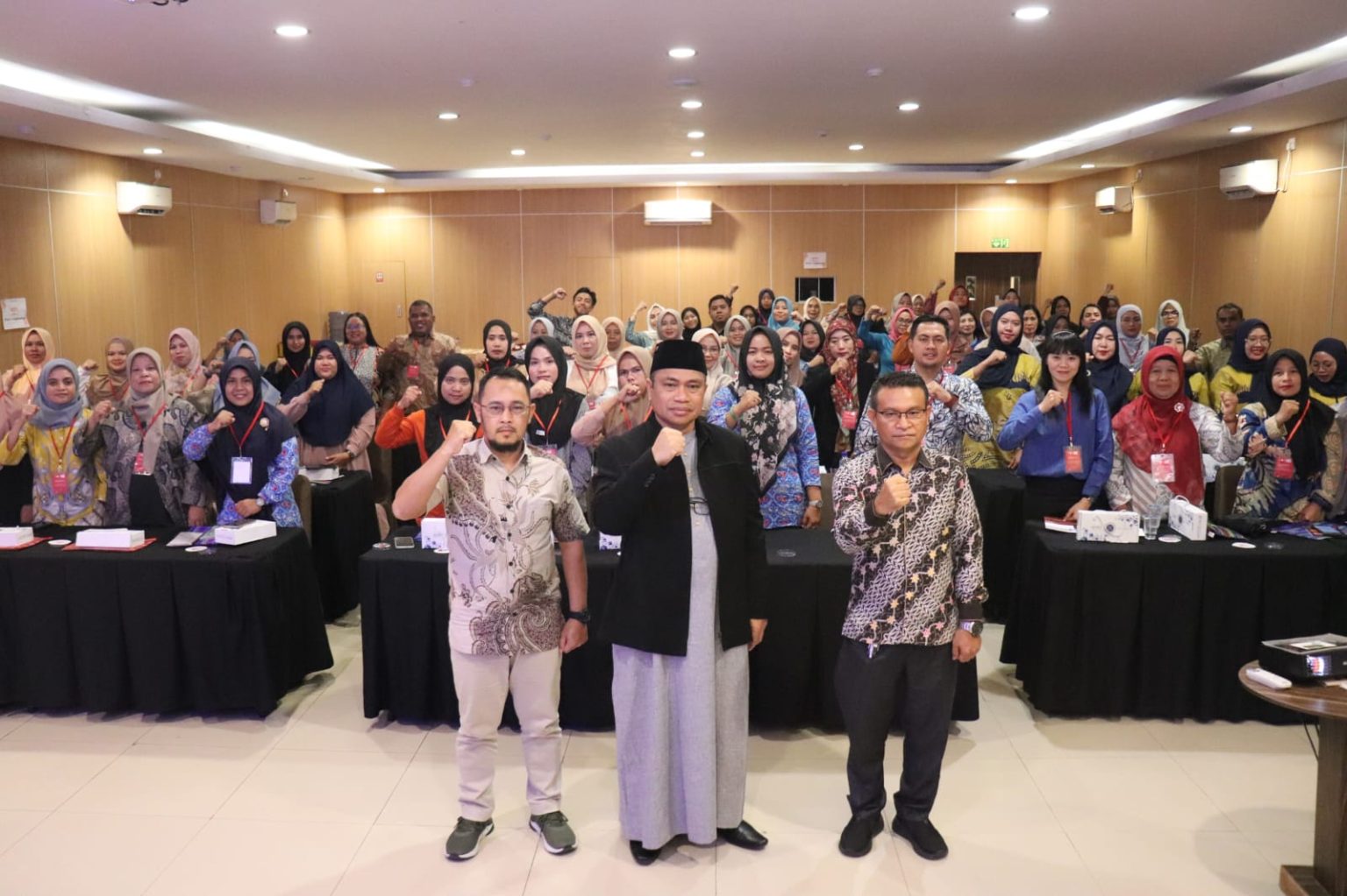 DPPKB menggelar Bimtek terkait penguatan pengelolaan Kampung KB dalam upaya penurunan angka stunting di Hotel Grand Kartika, Samarinda, Kamis (14/11/2024)
