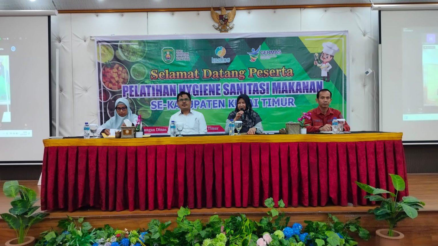 Dinas Kesehatan (Dinkes) Kutim menggelar pelatihan higiene dan sanitasi makanan di Hotel Royal Victoria pada Rabu (13/11/2024).