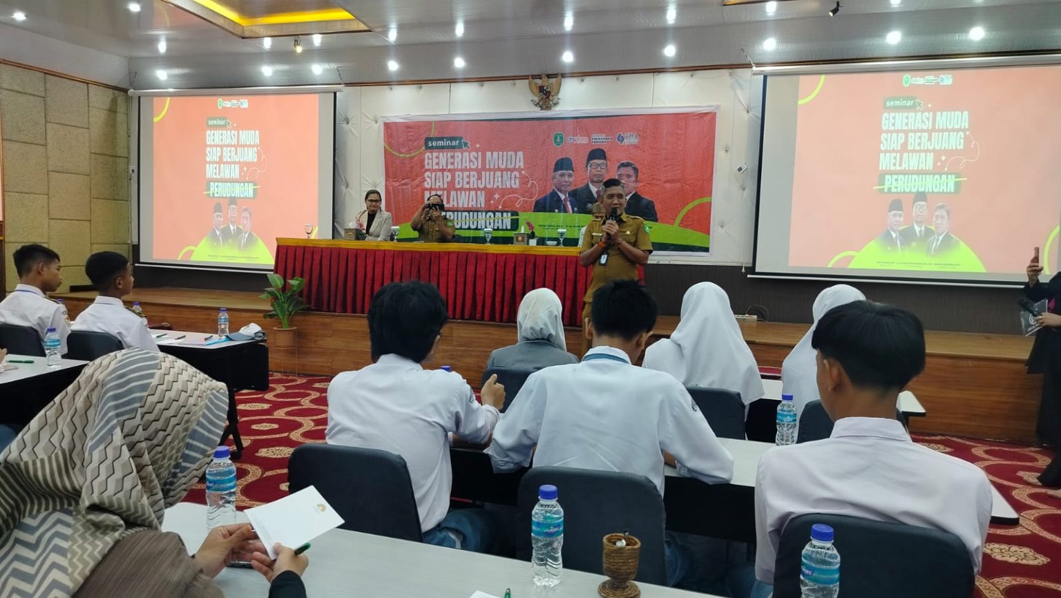 Dinas Pemuda dan Olahraga (Dispora) Kutai Timur (Kutim) menggelar seminar bertema "Generasi Muda Siap Berjuang Melawan Perubahan" di Lounge Room, Hotel Royal Victoria, Sangatta, Senin (18/11/2024).