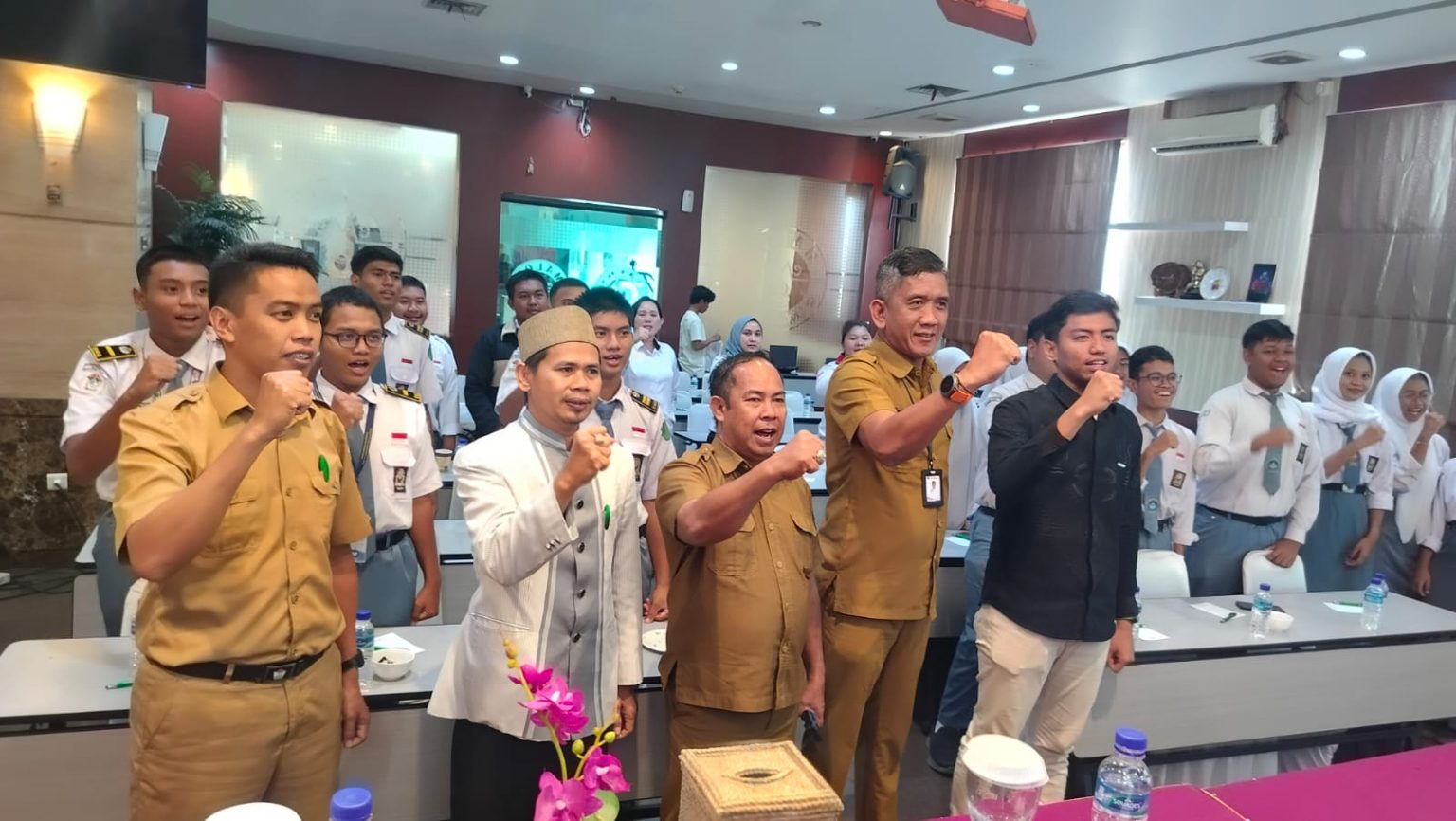 Dispora Kutim menyelenggarakan workshop bertajuk Kepeloporan Pemuda di ruang MCC, Hotel Royal Victoria, Sangatta, Senin (18/11/2024)