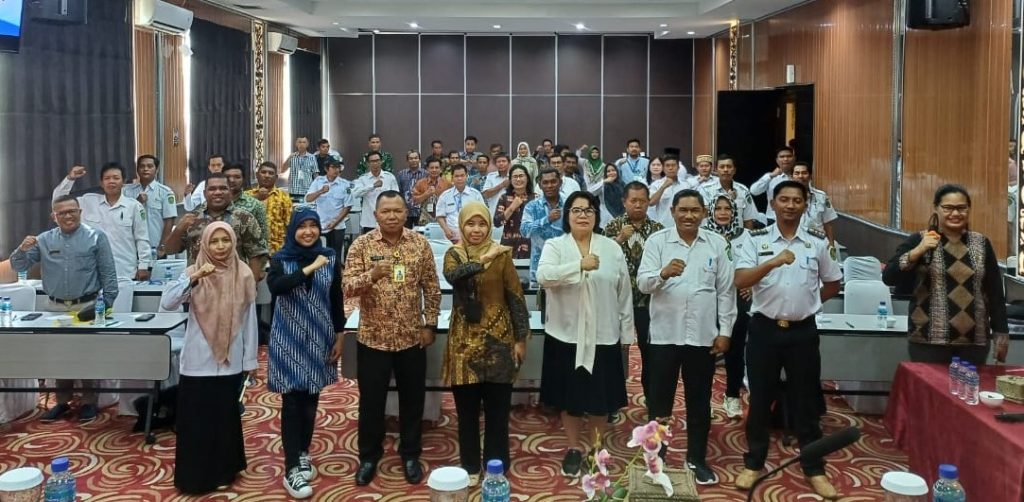 Rakor Distransnaker Kutim: Solusi Konkret Masalah Pertanahan Transmigrasi Distransnaker Kutai Timur, Roma Malau, membuka Rakor Penyelesaian Permasalahan Pertanahan di Kawasan Transmigrasi di Hotel Royal Victoria, Rabu (20/11/2024)