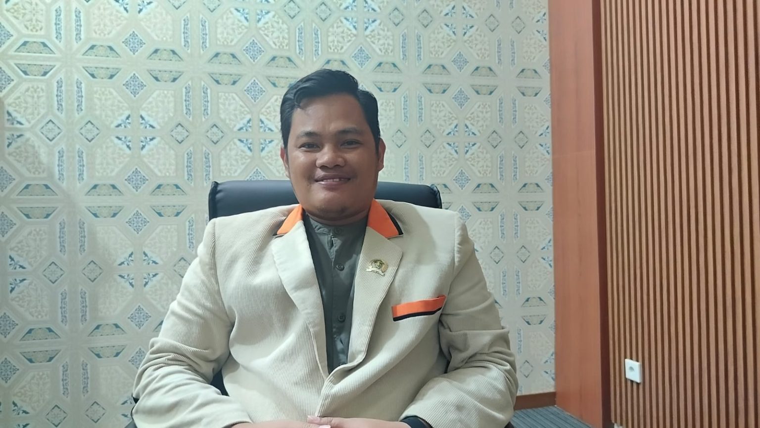 Akbar Tanjung, Anggota DPRD Kutim