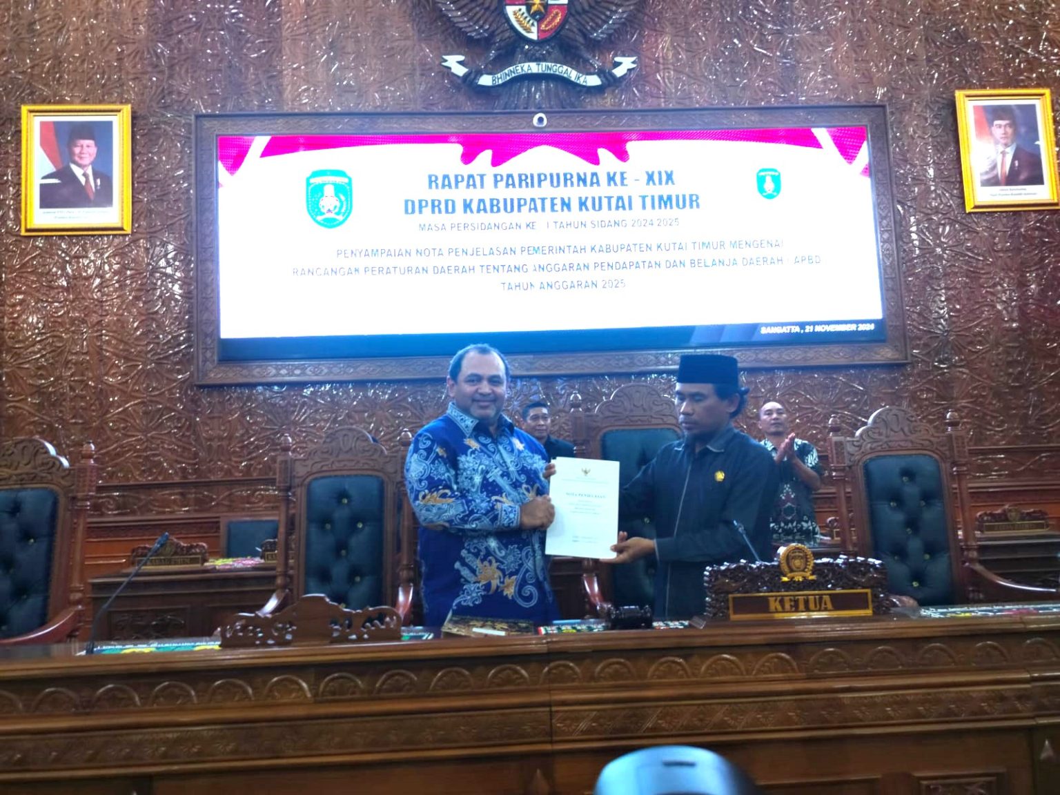 Transparansi Anggaran, Rapat Paripurna DPRD Kutim Kupas Nota Keuangan APBD 2025 Jimmi, Ketua DPRD Kutim (Koipiah hitam)