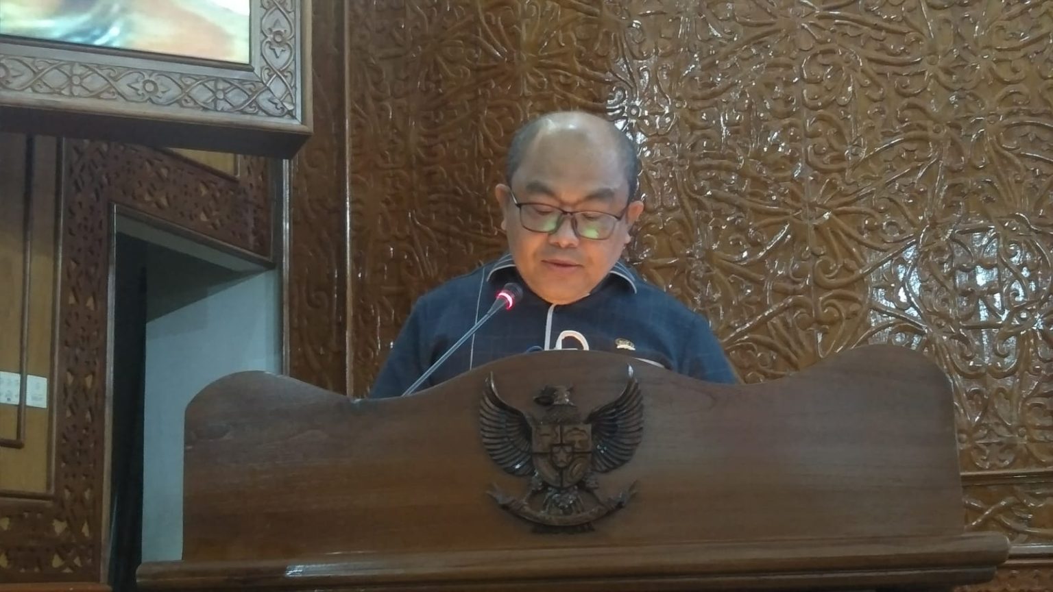 Fraksi PIR Sampaikan Pandangan Umum Terkait Raperda APBD Kutim 2025 Ketua Fraksi Persatuan Indonesia Raya (PIR) dr. Novel Tyty Paembonan menyampaikan pandangan umum fraksinya dalam Rapat Paripurna Ke-XX Masa Persidangan Ke-I Tahun Sidang 2024/2025, Jumat (22/11/2024)