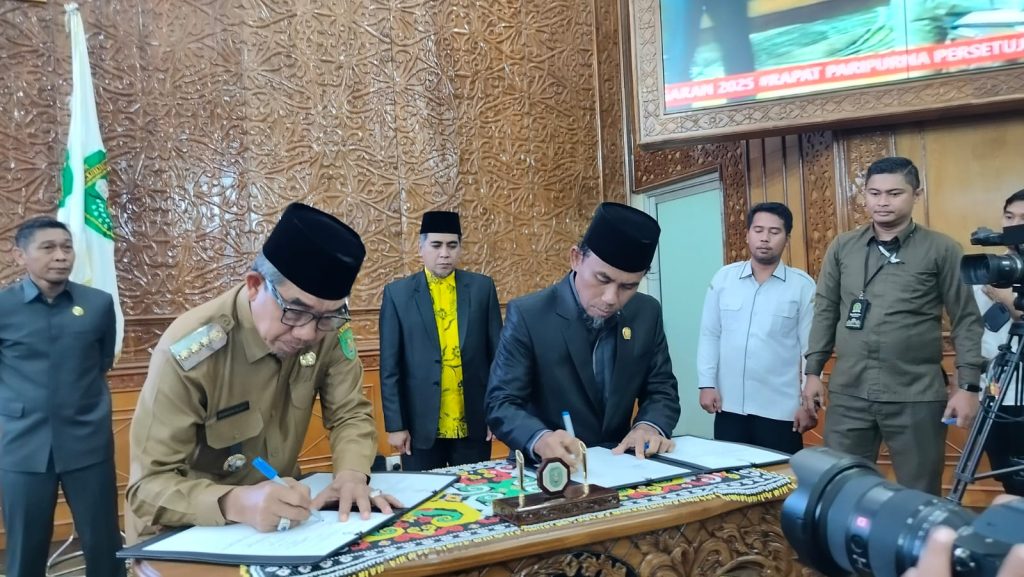Rapat Paripurna ke-22 DPRD Kutim, dengan Agenda penandatanganan Kesepakatan RPJMD 2025-2045 dan APBD 2025