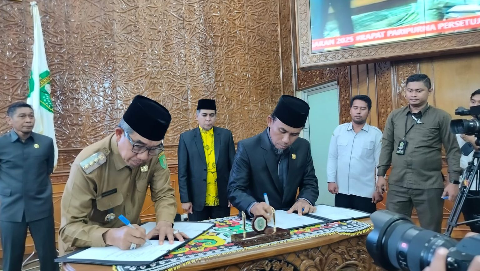 Rapat Paripurna ke-22 DPRD Kutim, dengan Agenda penandatanganan Kesepakatan RPJMD 2025-2045 dan APBD 2025