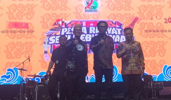 Penutupan Pesta Rakyat Seni dan Budaya di Town Hall, Swarga Bara, Sangatta