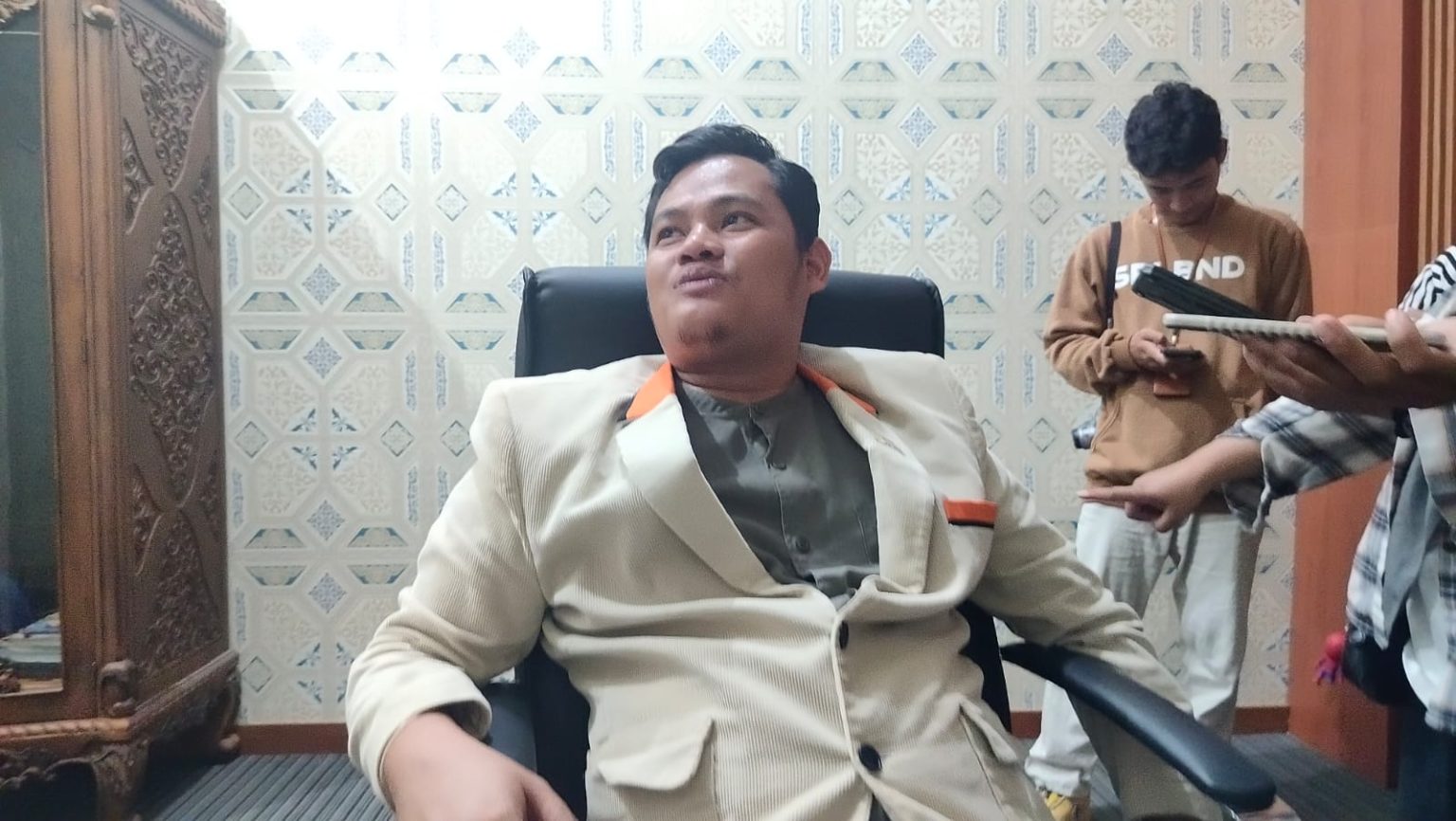 Akbar Tanjung, Anggota DPRD Kutim