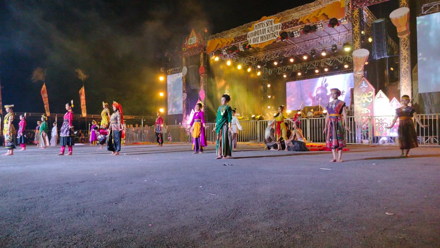 Tarian Magic Land Kutim saat pembukaan pentas seni, adat dan kuliner nusantara