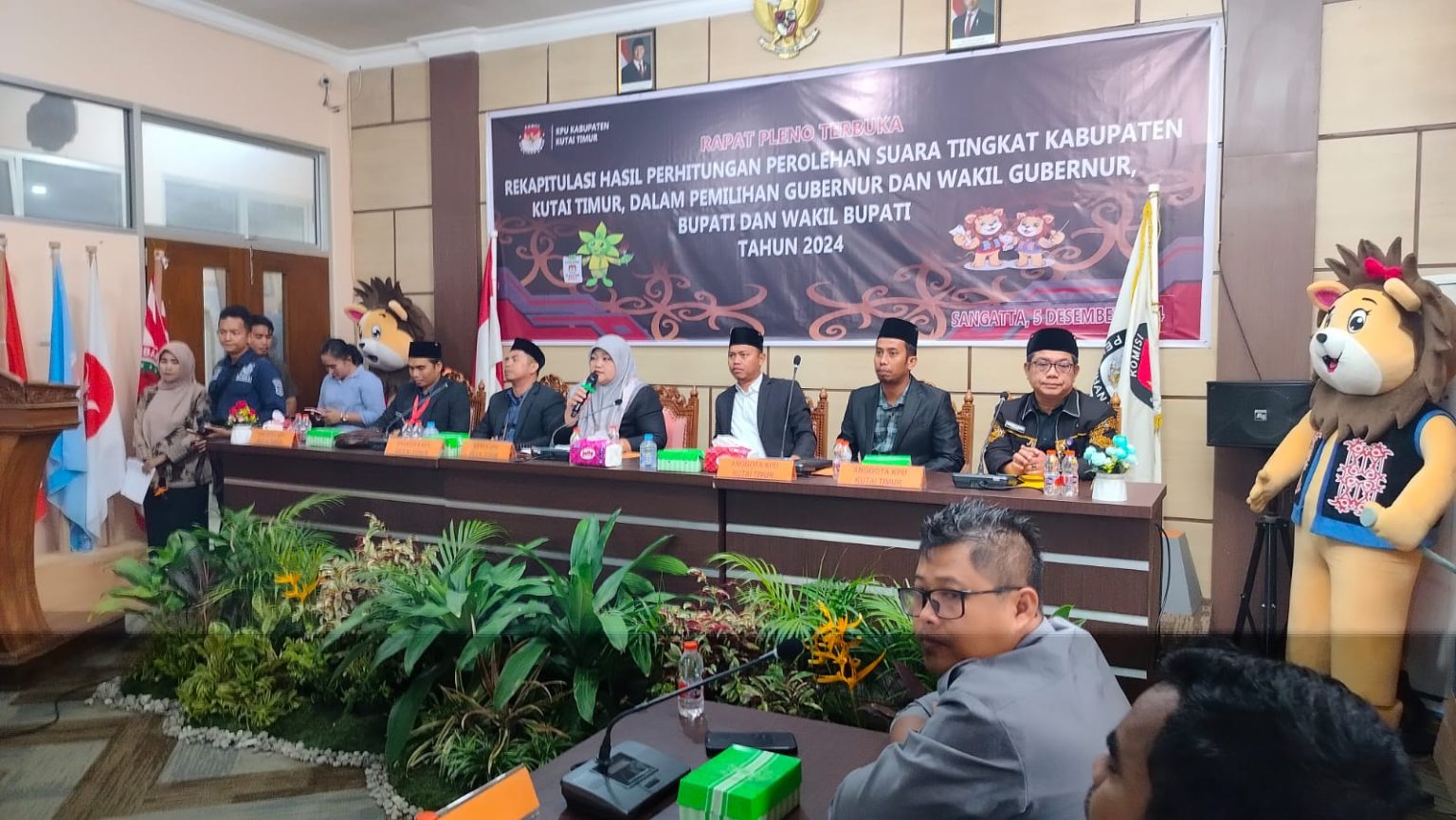 KPU Kutim menggelar Rapat Pleno terbuka rekapitulasi hasil penghitungan perolehan suara tingkat kabupaten Kutai Timur, dalam pemilihan gubernur dan wakil gubernur, bupati dan wakil bupati tahun 2024 di Kantor KPU Kutim, Rabu (5/12/2024).
