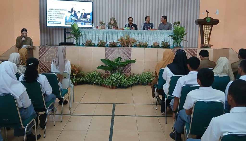 Berkunjung ke SMK Pertanian Samarinda, Aleg PKS Kaltim Dorong Regenerasi Petani Anggota Komisi 2 DPRD Provinsi Kalimantan Timur dari Fraksi Partai Keadilan Sejahtera (PKS), Firnadi Ikhsan mengunjungi SMK Sekolah Pertanian Pembangunan (SPP) Negeri Samarinda, Senin (13/1/2025)