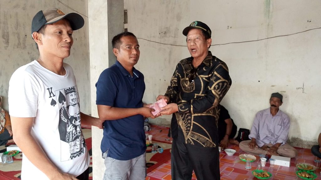 Anggota DPRD Kutim Masdari Kidang Berikan Bantuan Rp10 Juta untuk SDN 015 Gunung Kudung