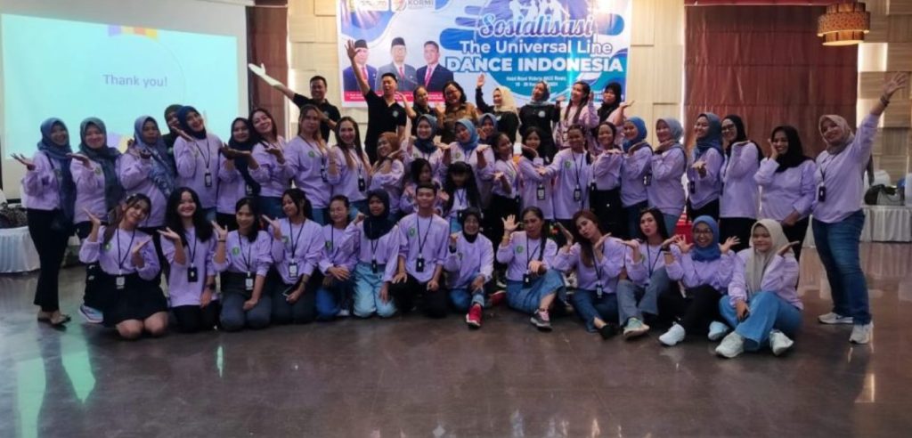 Dispora Kutim menggelar sosialisasi The Universal Line Dance Indonesia (ULDI) di ruang MCC Hotel Royal Victoria Sangatta, Selasa (19/11/2024).