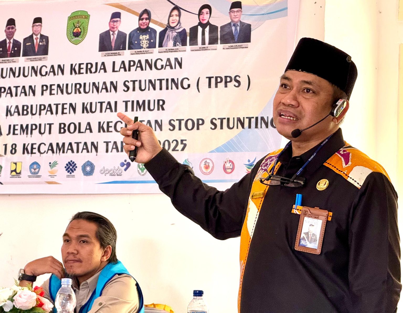 Dari Data hingga Aksi: Upaya Nyata TPPS Kutim Atasi Stunting di Batu Ampar Sekretaris TPPS Kutim Achmad Junaidi B saat melakukan kunjungan Kerja Lapangan atau Cap Jempol Stop Stunting di kecamatan Batu Ampar