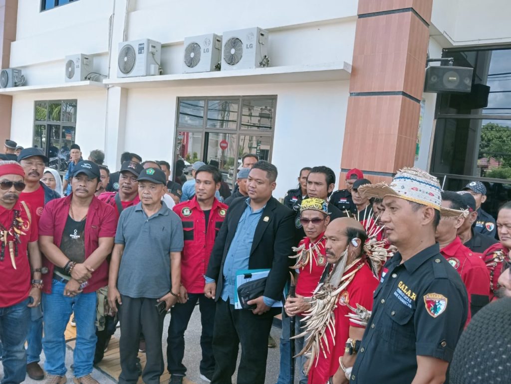 Suasana usai Sidang ke-10 perkara sengketa lahan antara Poktan UBM dan PT Berau Coal di Pengadilan Negeri Berau, Rabu (14/5/2025)