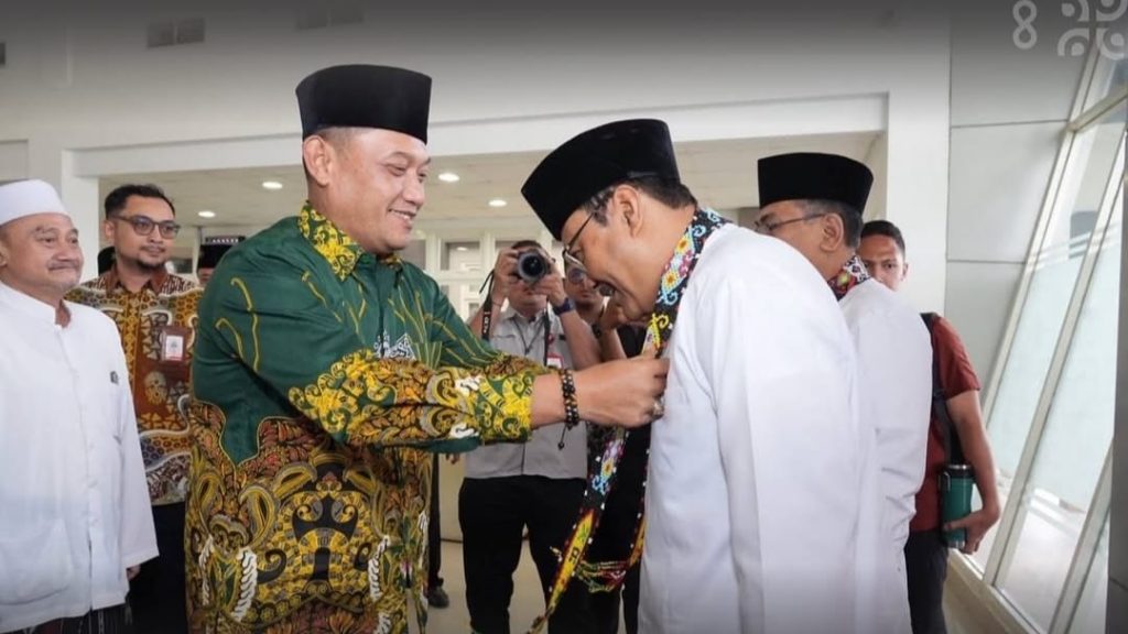 Seno Aji Dampingi Mensos dan Ketum PBNU Tinjau Sekolah Rakyat di Samarinda Wakil Gubernur Kalimantan Timur H. Seno Aji