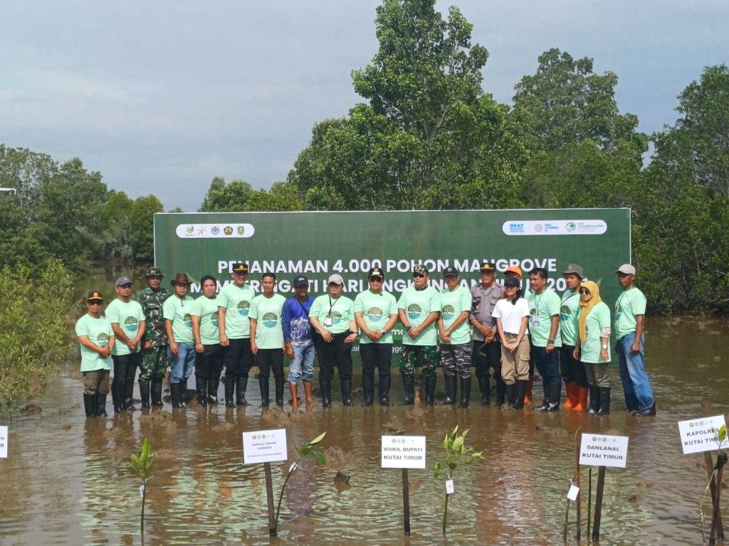 4.000 Bibit Mangrove Ditanam di Kutim untuk Selamatkan Pesisir