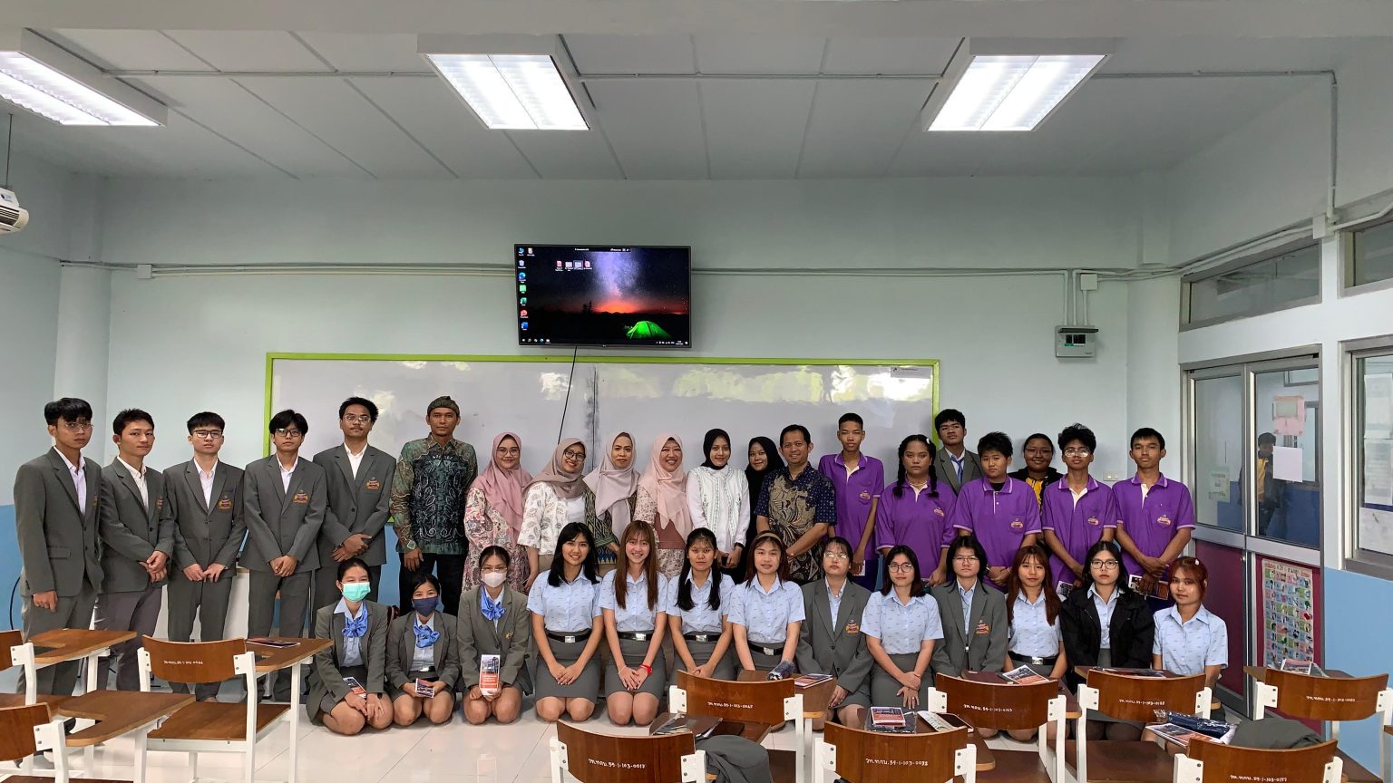 UNESA Latih Mahasiswa TGBC Thailand Kembangkan Manajemen Keuangan Bisnis