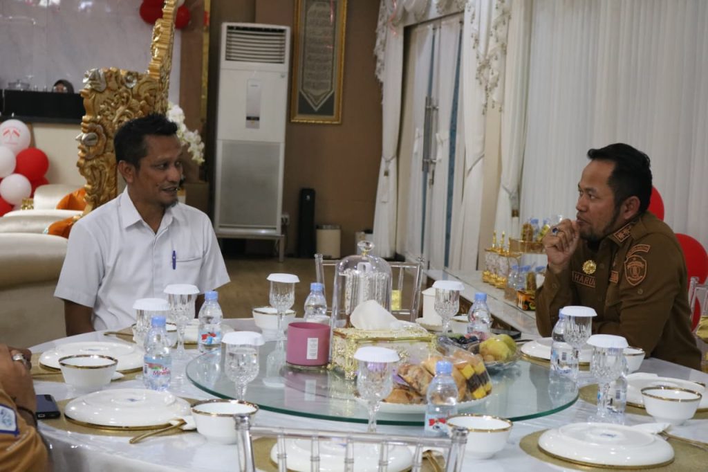 Ketua Umum Perbasasi Kaltim Nidya Listiyono saat audiensi dengan Gubernur Kaltim Rudi Mas’ud, Selasa (19/8/2025)