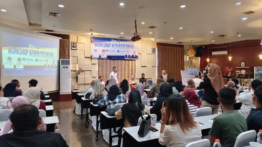 Pelatihan kewirausahaan Dinas Perindustrian dan Perdagangan (Disperindag) Kutim di Hotel Royal Victoria, Sangatta Utara, Rabu (26/11/2025) (AN/Etara.id)