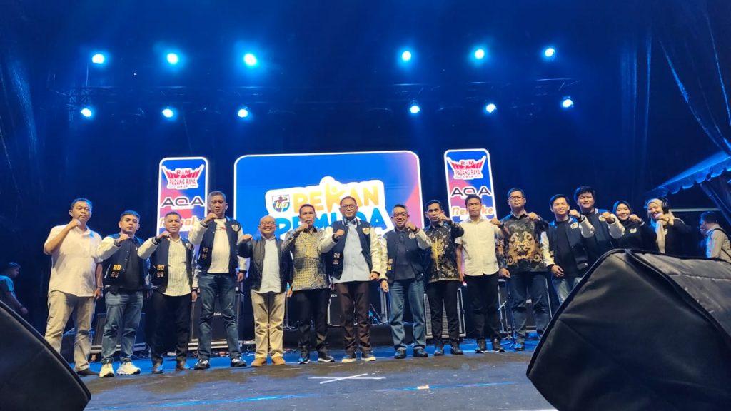 Bupati Kutim Ajak Pemuda Jadi Motor Inovasi Daerah Suasana penutupan Pekan Pemuda 2025 di Lapangan Heliped Bukit Pelangi
