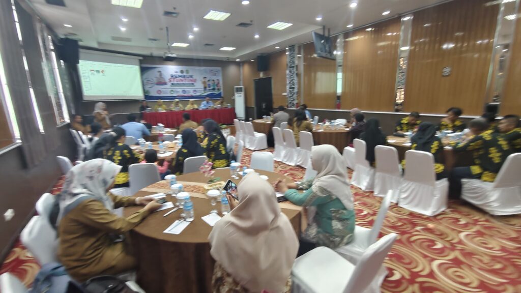 Kep sambutan dalam Rembuk Stunting Desa Singa Gembara di Hotel Royal Victoria Sangatta Utara, Senin (22/6/2026). (dok.Etara.id) 