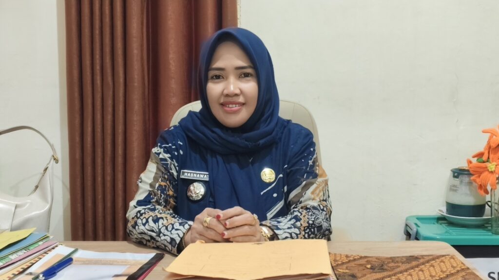 Kepala Desa Suka Rahmat, Hasnawati,