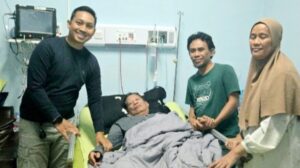 Jimmi dan Pandy Beri Dukungan untuk H Kidang Ketua DPRD Jimmi bersama istri dan Ketua Fraksi Demokrat Pandy saat menjenguk H. Kidang di ruang rawat inap RSUD Kudungga, Jumat (17/7/2026)